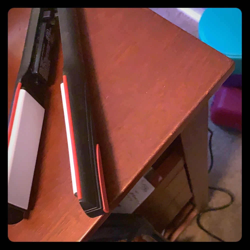 Black red hair straightener